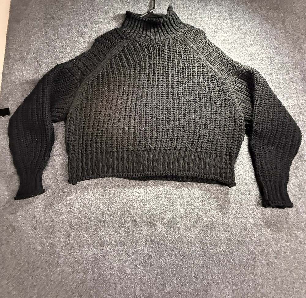 H&M Women's Black Chunky Ribbed Knit Cropped Turtleneck Sweater Size Medium